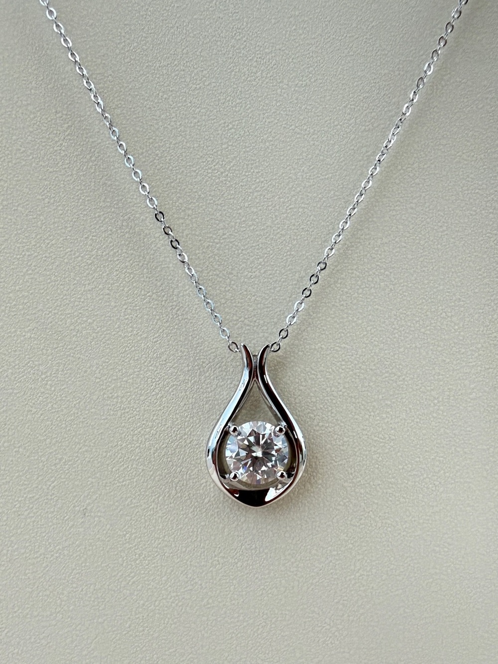 S925 2ct Teardrop Moissanite Diamond Pendant Necklace